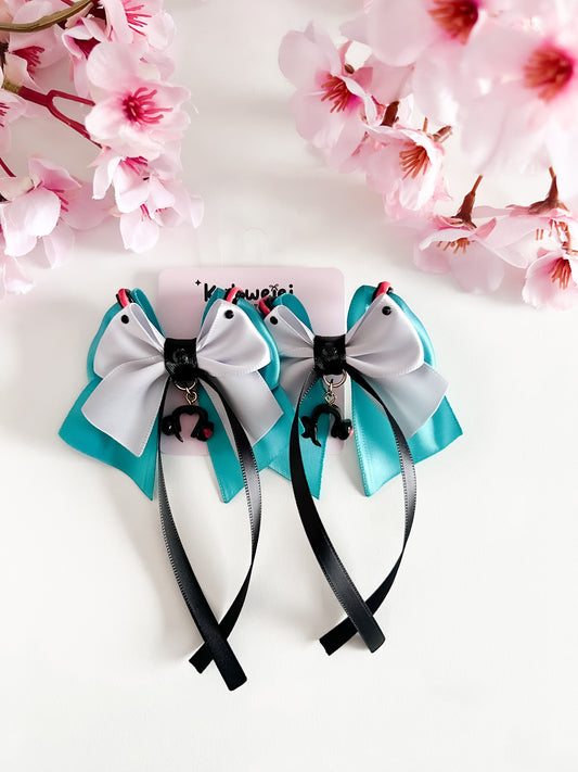 Hatsune Miku clip ins