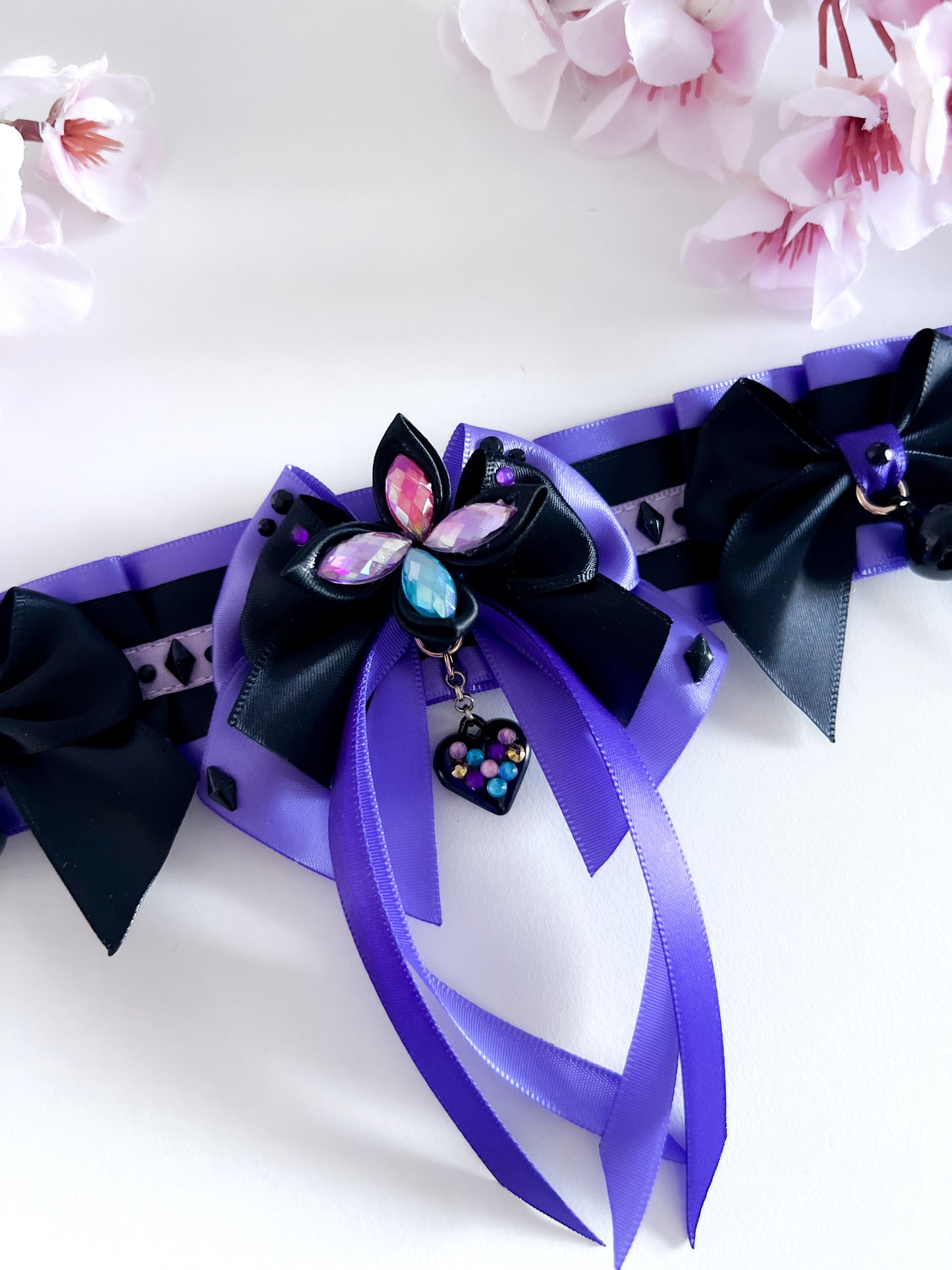 Black swan collar