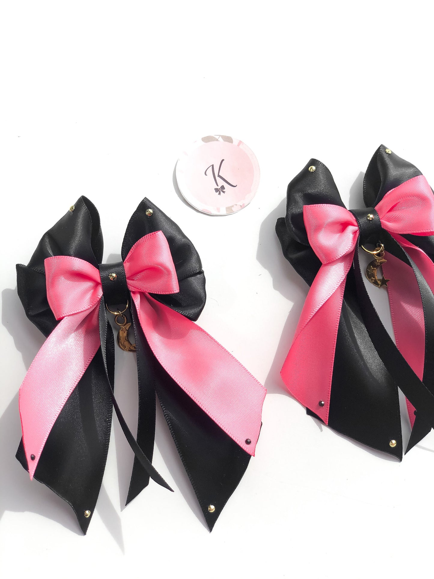 Black/ watermelon pink moon clip ins