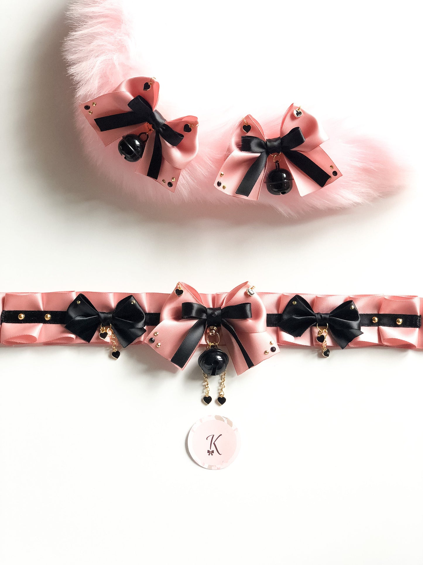 Dusty black hearts collar